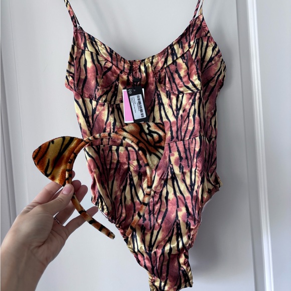 PLT Tiger Costume - Picture 6 of 7